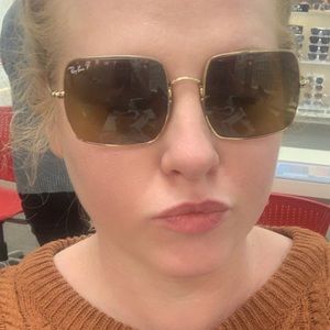 Meet your Posher, Olivia spatafore